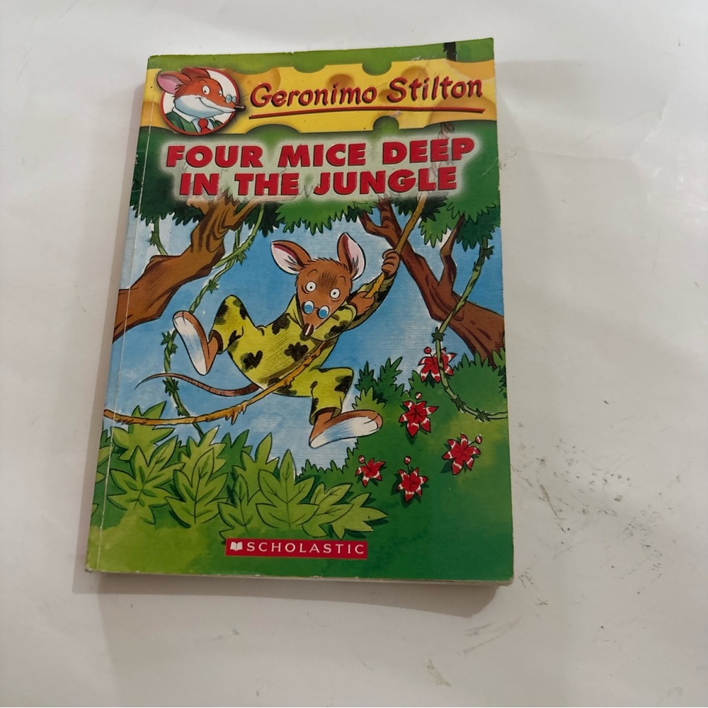 Geronimo Stilton "Four Mice Deep in the Jungle" - Bright Green Cover